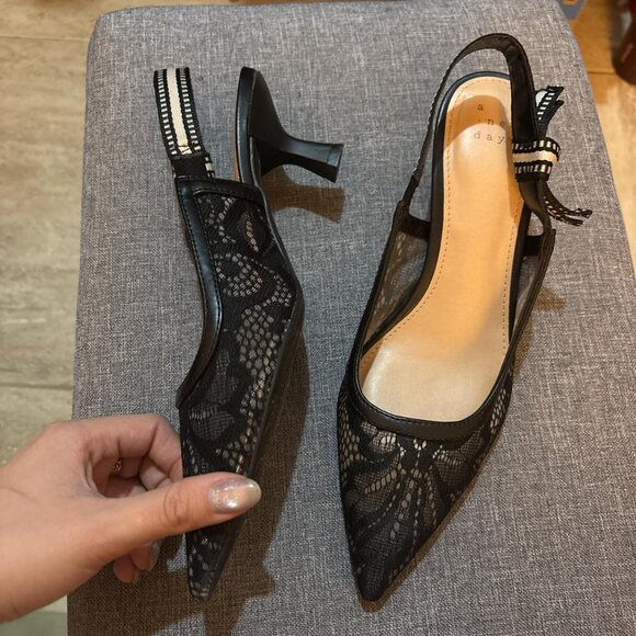 Women's Black Courts - Picture 2 of 2